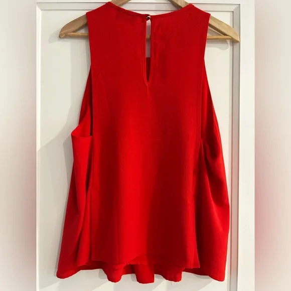 ASTR Sleeveless Top with Cutaway Back Size M - Picture 2 of 5